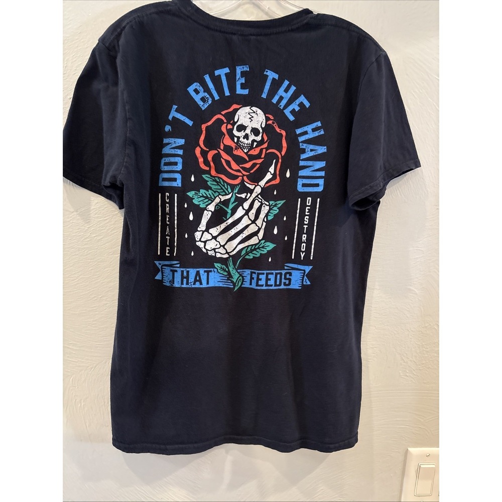 LCM International Men's Skeleton Don't Bite The‎ Hand That Feeds You Black Sz M